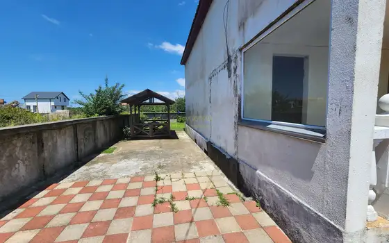 Срочно продается двухэтажный дом на берегу моря.