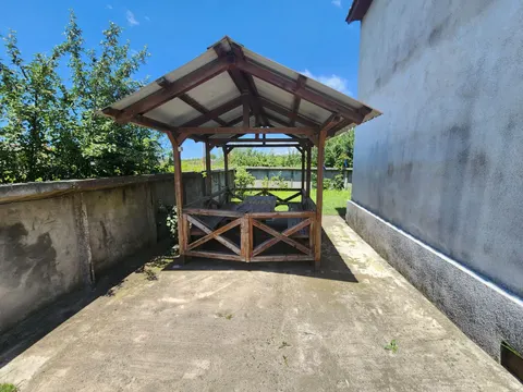 Срочно продается двухэтажный дом на берегу моря.