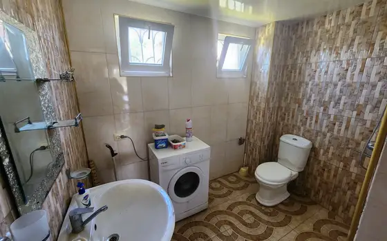 Срочно продается двухэтажный дом на берегу моря.
