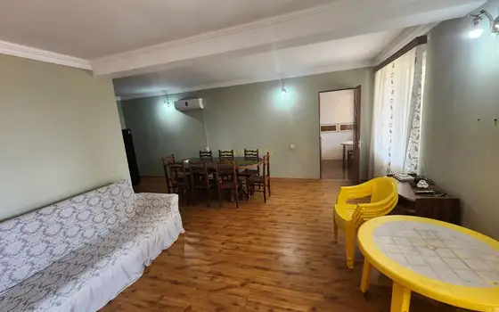 Срочно продается двухэтажный дом на берегу моря.