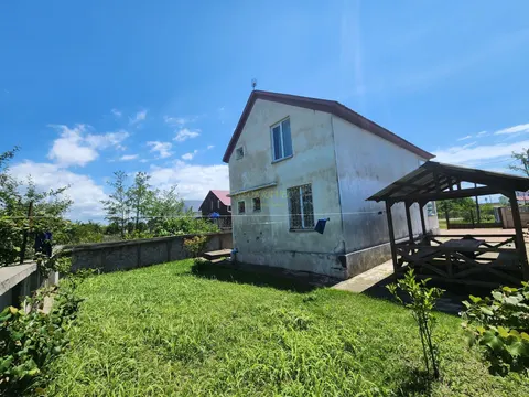 Срочно продается двухэтажный дом на берегу моря.