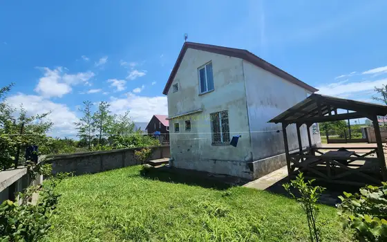 Срочно продается двухэтажный дом на берегу моря.