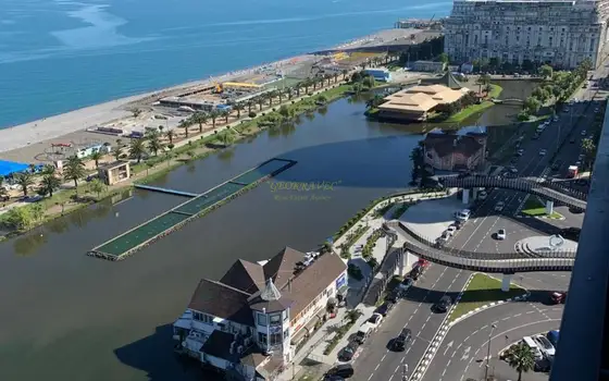 Трехкомнатная квартира на берегу моря. - სურათი 1
