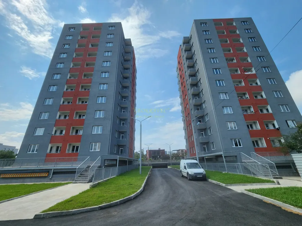 Срочно продается трехкомнатная квартира у моря.