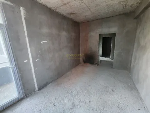 Срочно продается трехкомнатная квартира у моря.