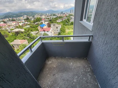 Срочно продается трехкомнатная квартира у моря.