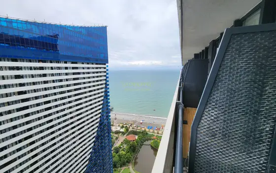 Четыре однокомнатная квартира на берегу моря.