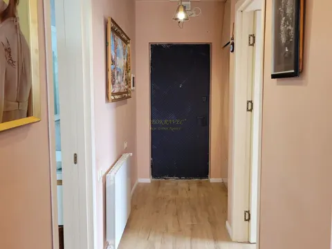 Трехкомнатная квартира с ремонтом в городе Кобулети.