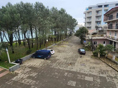 Продается квартира на берегу моря.