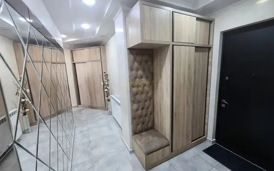 Пятикомнатная квартира с видом на горы.
