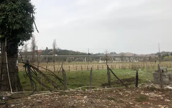Продается инвестиционный земельный участок у реки в Чакви.