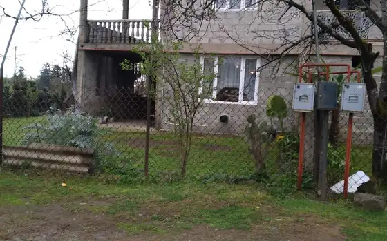 Продается частный дом на берегу реки с видом на горы в Кобулети.