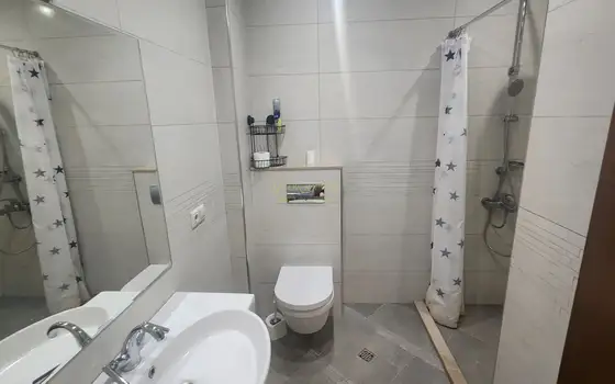 Продается четырёхкомнатная квартира на берегу моря.