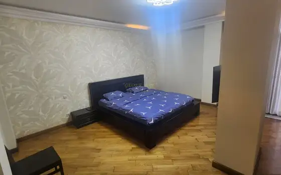 Продается четырёхкомнатная квартира на берегу моря.