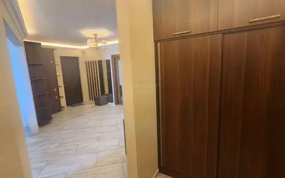 Продается четырёхкомнатная квартира на берегу моря.