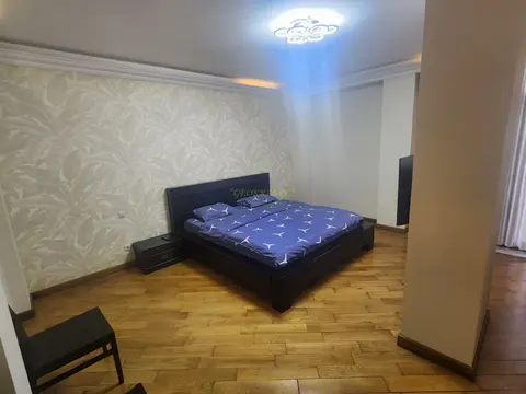 Продается четырёхкомнатная квартира на берегу моря.
