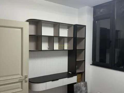 Продается трехкомнатная квартира с видом на море.