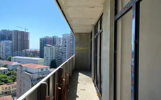 Продается четырехкомнатная квартир у моря.