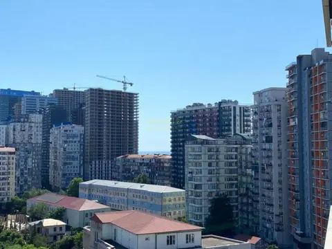 Продается четырехкомнатная квартир у моря.