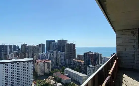 Продается четырехкомнатная квартир у моря.