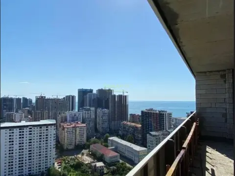 Продается четырехкомнатная квартир у моря.