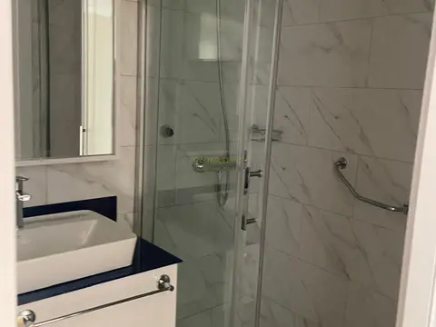Продается двухкомнатная квартира с видом на море.