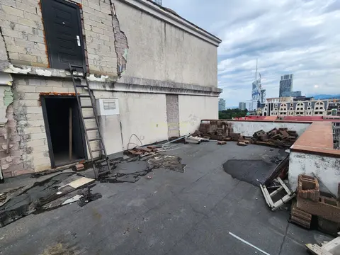 Продается квартира в центре города.