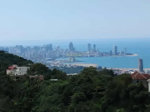 Продается земельный участок с видом на море.