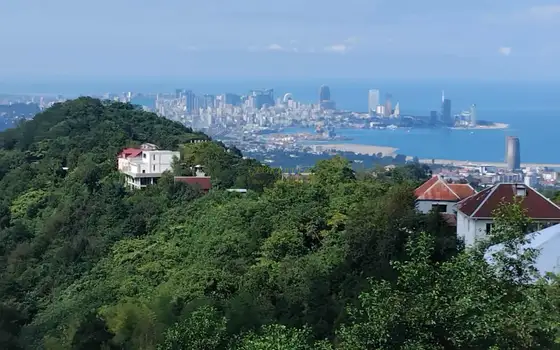 Продается земельный участок с видом на море.