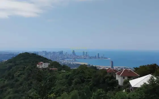 Продается земельный участок с видом на море.