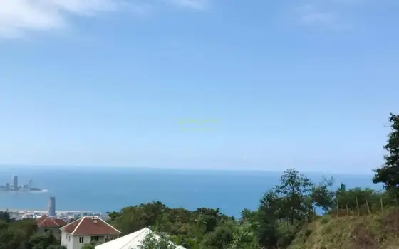 Продается земельный участок с видом на море.