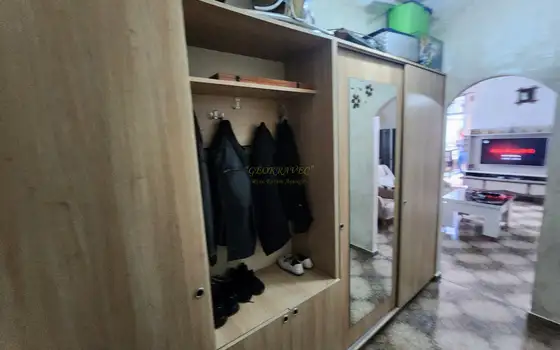 Продается трехкомнатная квартира.