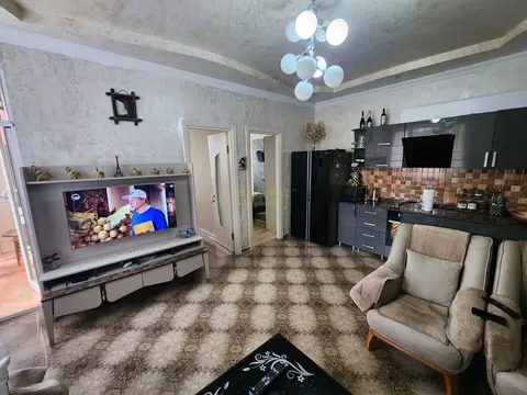 Продается трехкомнатная квартира.