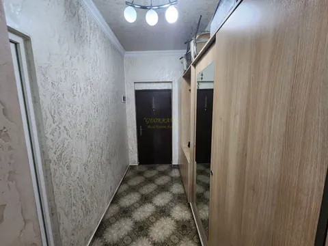 Продается трехкомнатная квартира.