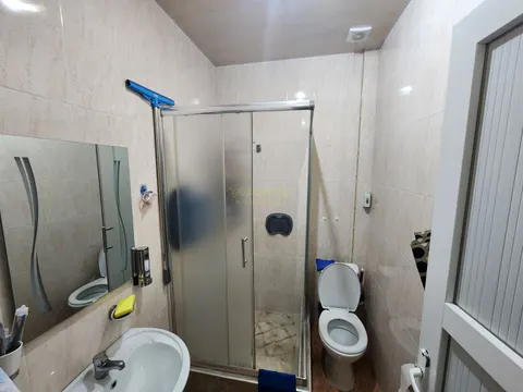 Продается трехкомнатная квартира.
