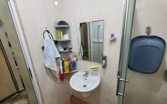 Продается трехкомнатная квартира.