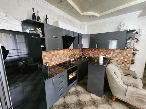 Продается трехкомнатная квартира.