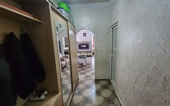 Продается трехкомнатная квартира.