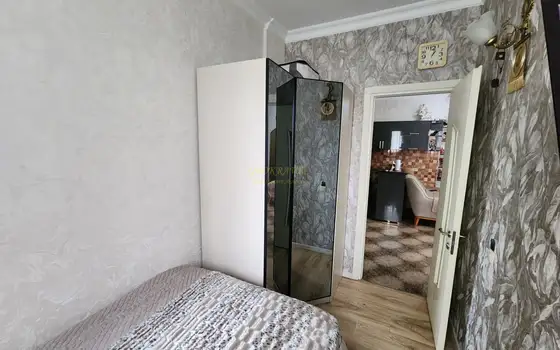 Продается трехкомнатная квартира.