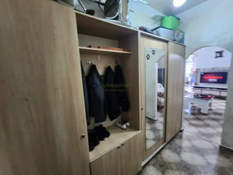 Продается трехкомнатная квартира.