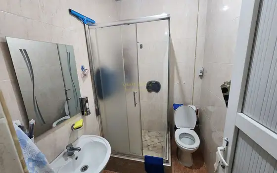 Продается трехкомнатная квартира.
