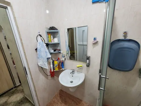 Продается трехкомнатная квартира.