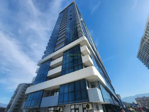 Срочно продается четырехкомнатная квартира.