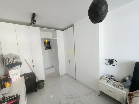Срочно продается четырехкомнатная квартира.