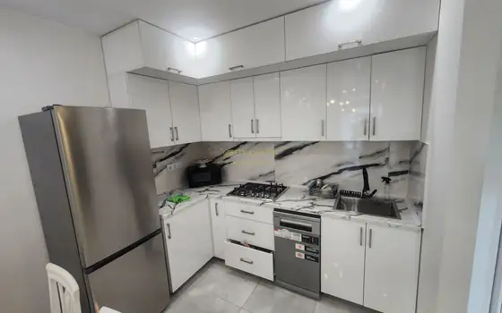 Продается трехкомнатная квартира.