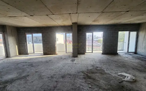 Продается квартира центральной частию.