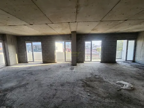 Продается квартира центральной частию.