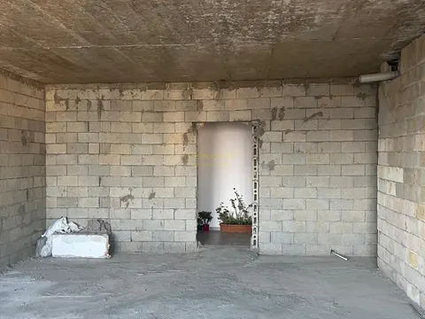 Продается квартира в центре города.