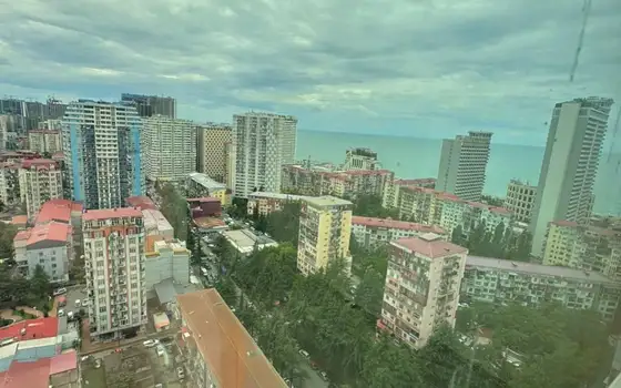 Четырехкомнатная квартира у моря.