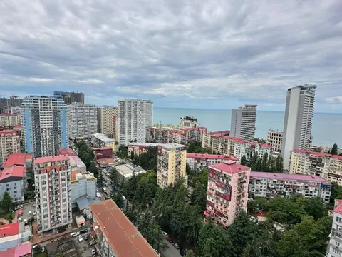 Четырехкомнатная квартира у моря.